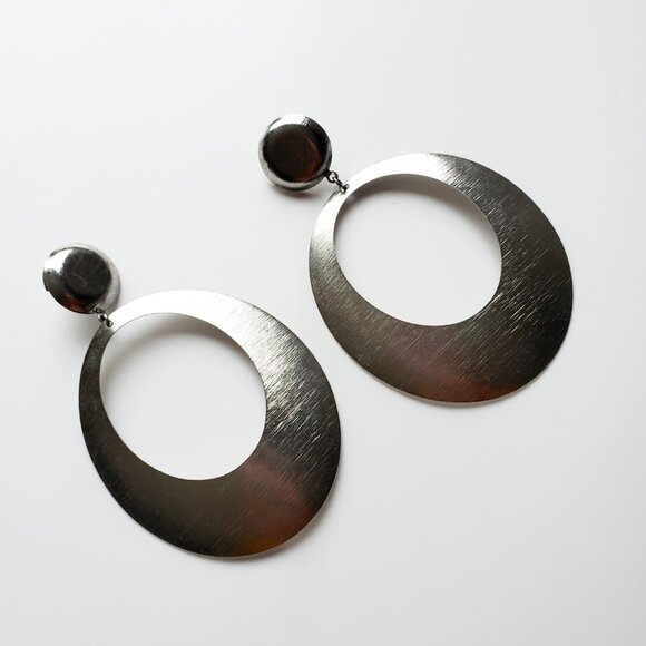 Elegant Large Dangly Disc Hoop Earrings Brushed Silver Tone Bold & Trendy Style - Picture 2 of 6